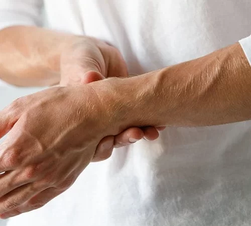 Kemik Yumuşaması (Osteomalazi) Sorunu Olan Kadın