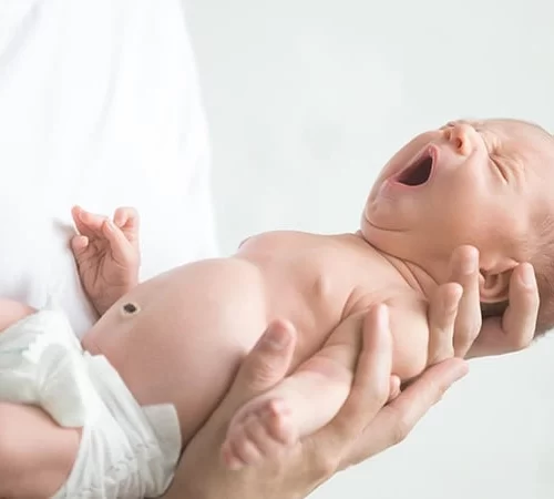 Yenidoğan bebek bakımı muayenesi