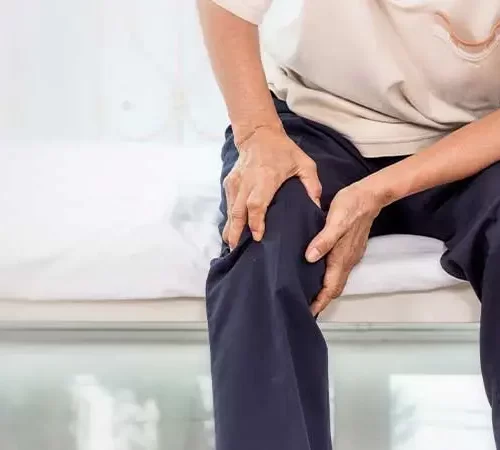 bacak-agrisi-m bacak ağrısı yaşayan adam