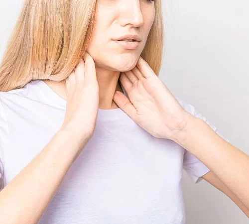 bas-boyun-kanserleri-e Baş boyun kanserlerine yakalanan kadın