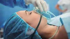 anestezi verilen kadın hastan