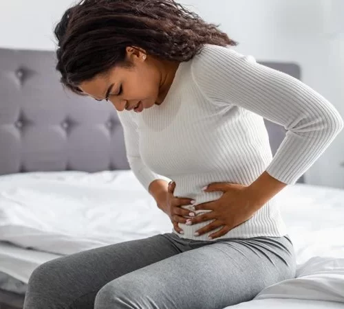 Mide Fıtığı (Hiatal Herni) Ağrısı Olan Kadın