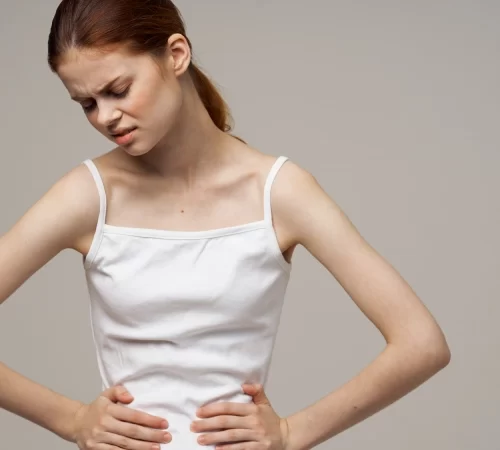 kasik-agrisi-m kasık ağrısı çeken kadın