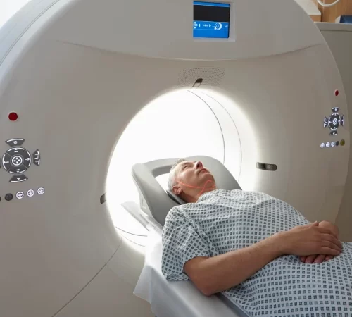 uriner-sistem-bilgisayarli-tomografi-m Üriner sistem bilgisayarlı tomografi işlemi erkek hasta