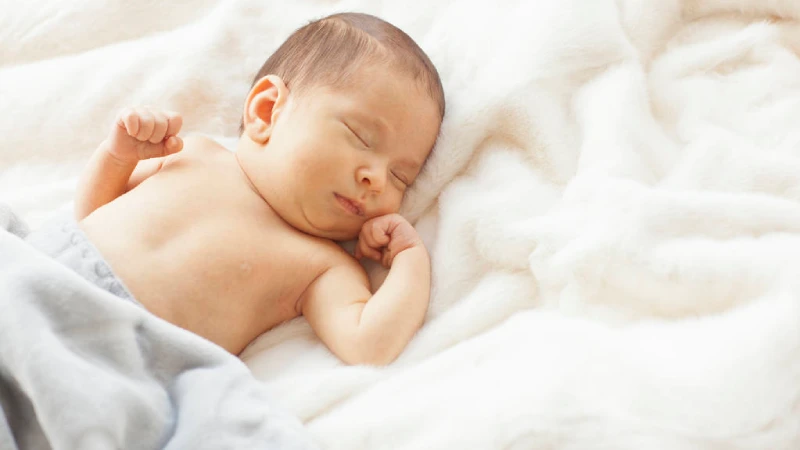 bebeklerde hipertansiyon belirtisiyle gözlemlenen bebek