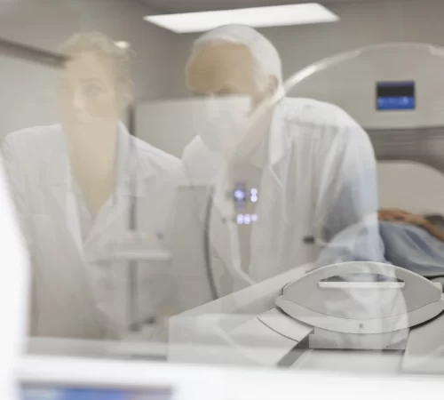BT anjiyografi avantajları hakkında konuşan doktorlar