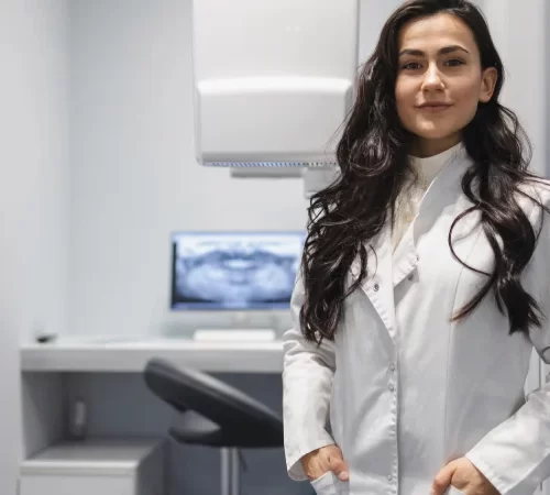 kadınlar için bt anjiyografi çekimi yapan doktor