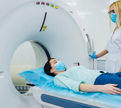 kapalı emar uygulaması yapılan hasta ve radyoloji doktoru