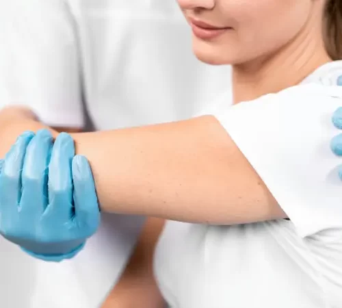 Fizyoterapistler Hangi Sorunları Tedavi Eder? fizik tedavi uygulanan kadın