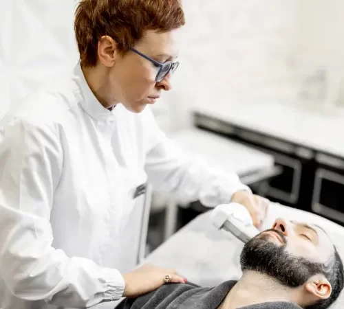 hifu-ile-yuz-germe-faydalari-m HIFU ile Yüz Germe Faydaları uygulanan erkek hasta