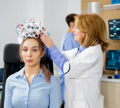 uyku-klinigi-m uyku kliniği muayene olan hasta ve doktor