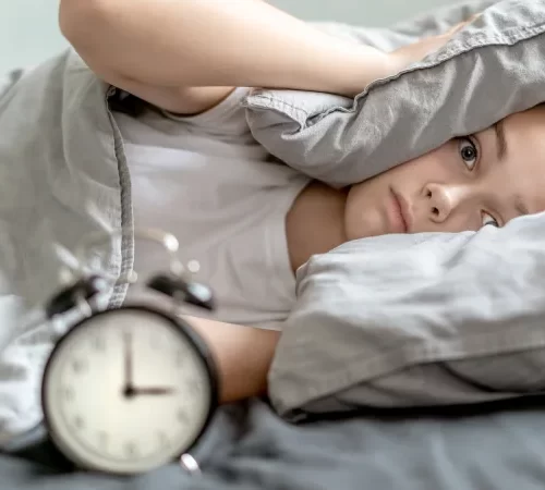 Uyku Laboratuvarı Hangi Hastalıklara Bakar? uykusuz kalan kadın