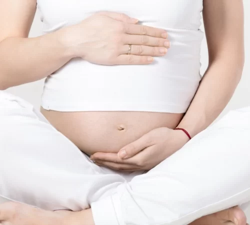 Doğum Öncesi Yapılması Gerekenler- hamile kadının karnı