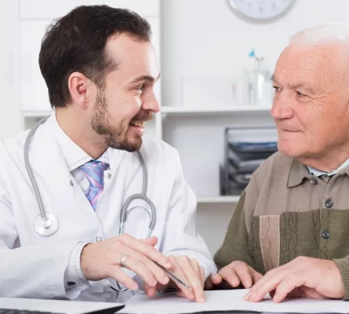 Rezum Tedavisi Avantajları- mutlu hasta ve doktor