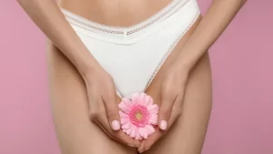 Vajina Beyazlatma- pembe çiçek ve kadın vücudu