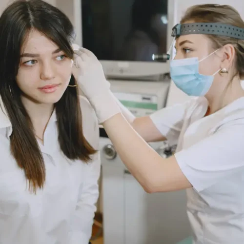 kepce-kulak-estetigi-ile-ilgili-bilinmesi-gerekenler-g Kepçe Kulak Estetiği