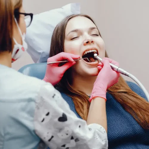 turkiyede-dis-tasi-temizligi-hakkinda-bilmeniz-gereken-her-sey-g Türkiye’de Diş Taşı Temizliği